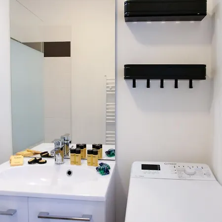 Maison Neuve Lumineuse Avec Jardin, Parking Prive