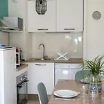 Maison Neuve Lumineuse Avec Jardin, Parking Prive