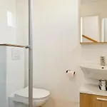 Maison Neuve Lumineuse Avec Jardin, Parking Prive Feriehus