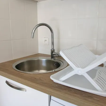 Maison Neuve Lumineuse Avec Jardin, Parking Prive