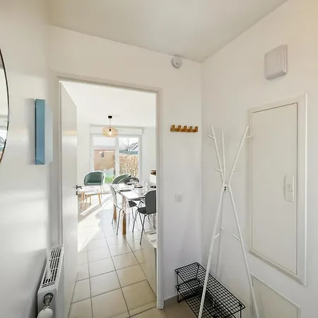 Maison Neuve Lumineuse Avec Jardin, Parking Prive 度假居 *